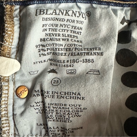 Blank NYC Women's size 25 Distressed Crop Ankle Girlfriend Stretch Jeans - Picture 9 of 12